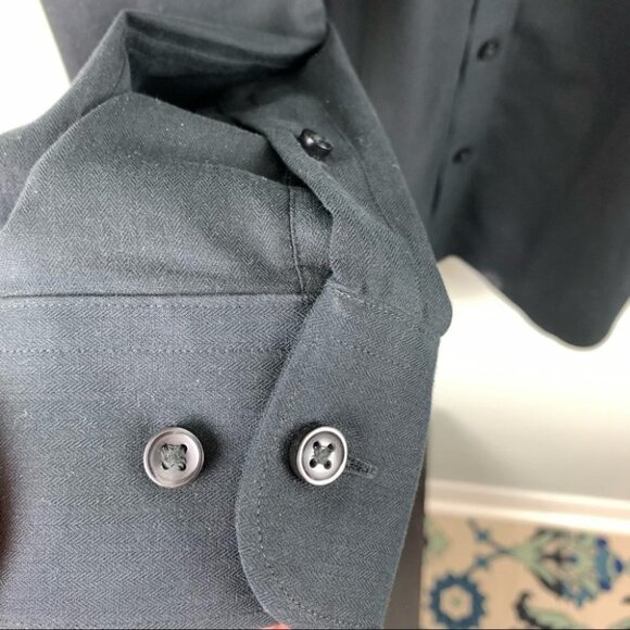 𝅺Denver Hayes Never-Iron  Classic Fit Button-Up - Picture 4 of 9